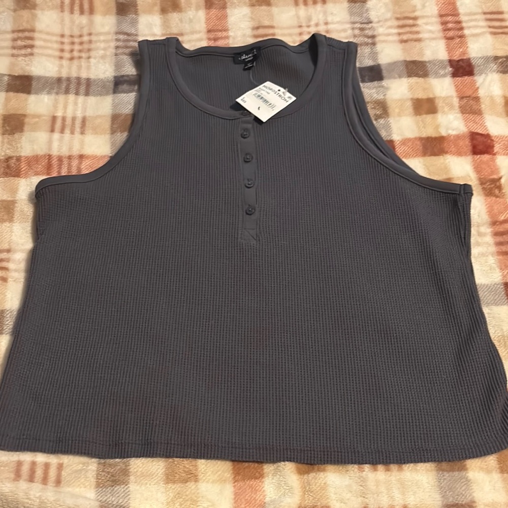 Splendid Cropped Sleeveless Shirt